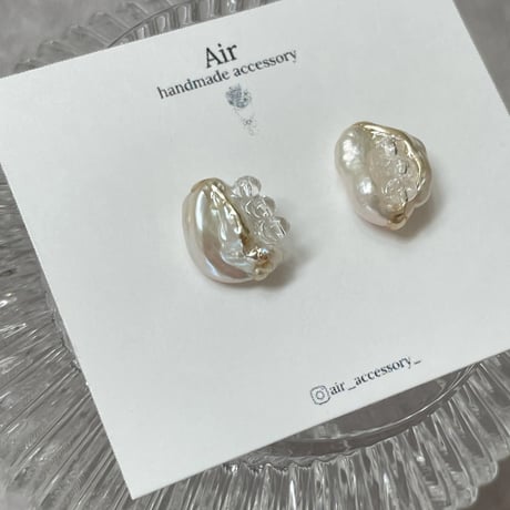 小ぶり淡水パールのニュアンスピアス