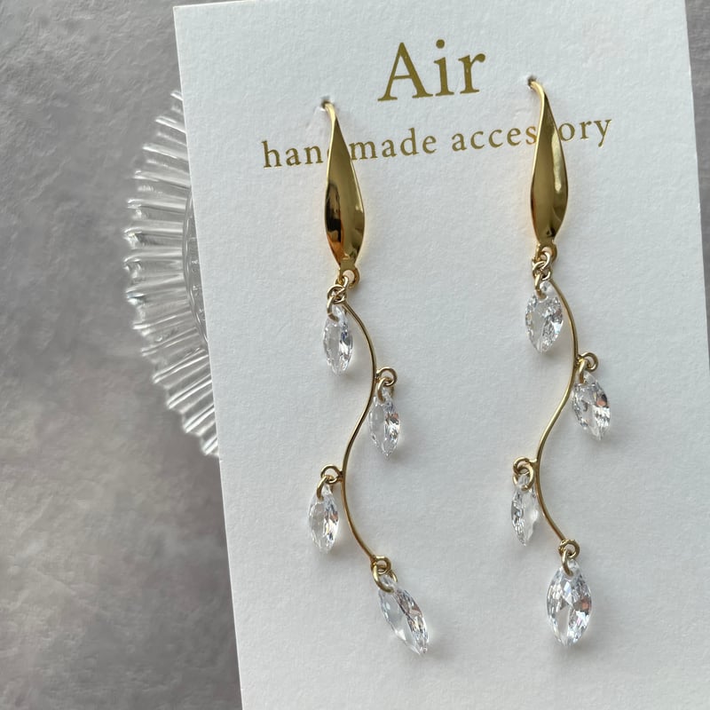 ジルコニアの華奢ピアス | Air handmade accessory