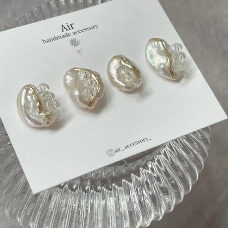 小ぶり淡水パールのニュアンスピアス
