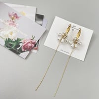 樹脂パールと華奢チェーンのピアス