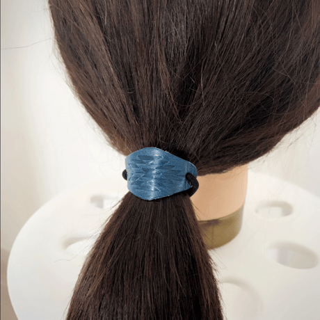 オルテガ柄が刻印されたレザーヘアゴム ヘアカフス　ネイティブ