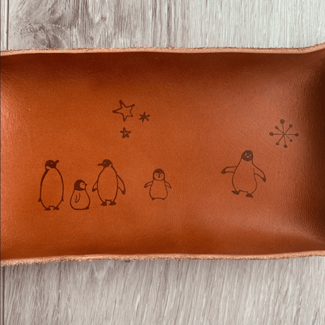 本革 ペンギンのメガネ置き　レザートレイ