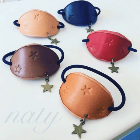 星に願いを、、、 “揺れる ” 革と星のヘアゴム レザーヘアゴム
