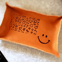 ニコちゃん と ヒョウ柄 レザートレー