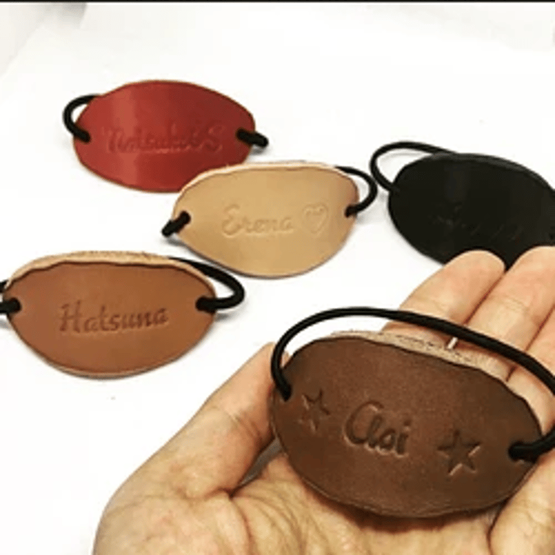 ねぇ、見て！」名前の入った革のヘアゴム 名入れ 刻印 | natural