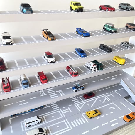 7段 ミニカー収納棚【駐車場･道路柄 溝ありタイプ】【2026年6月中旬～11月中旬頃発送予定】遊べる道路＆交差点①・スロープつき