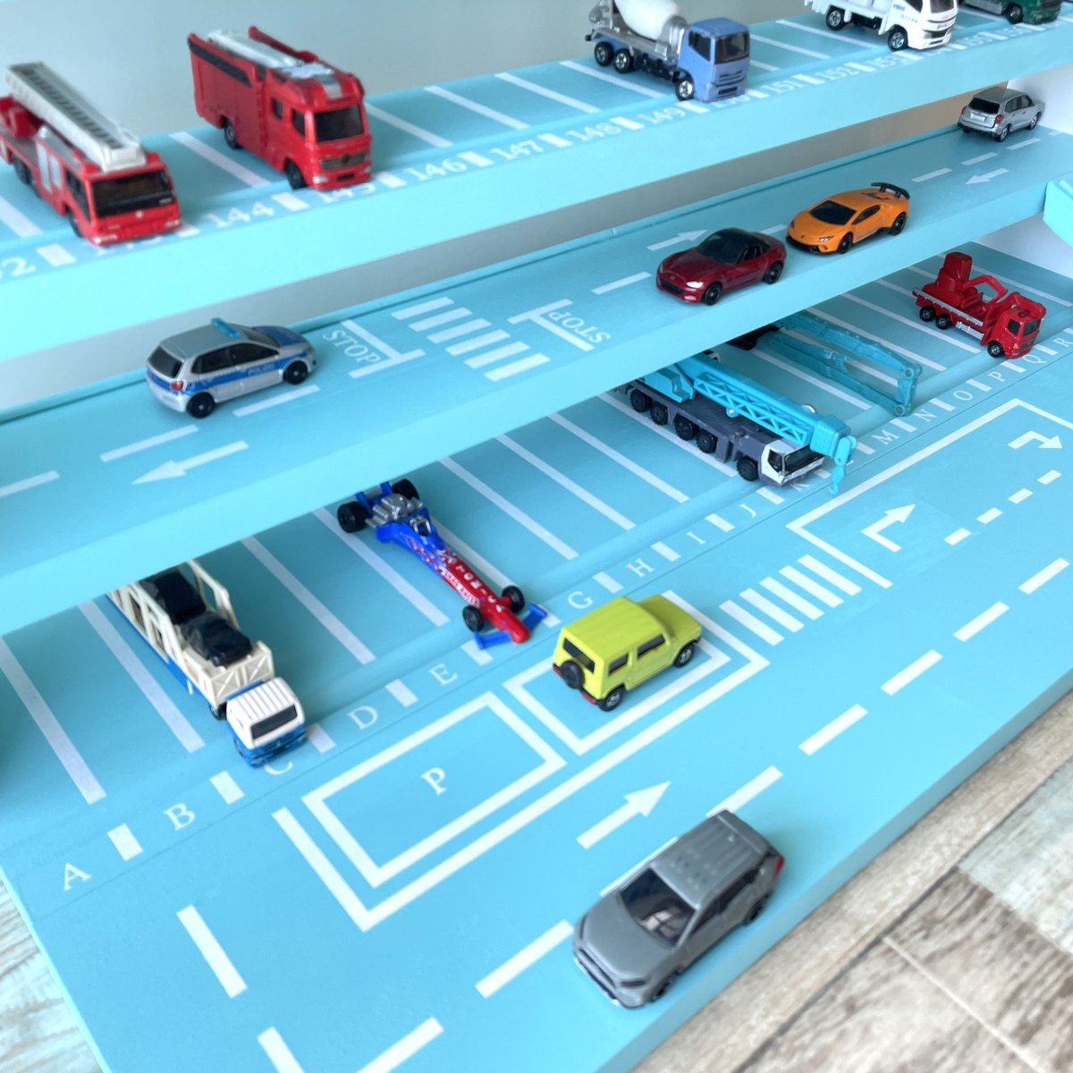 10段 ミニカー収納棚【駐車場・道路柄 溝ありタイプ】2025年10月 10段 ミニカー収納棚【駐車場・道路柄 溝ありタイプ】2025年10月