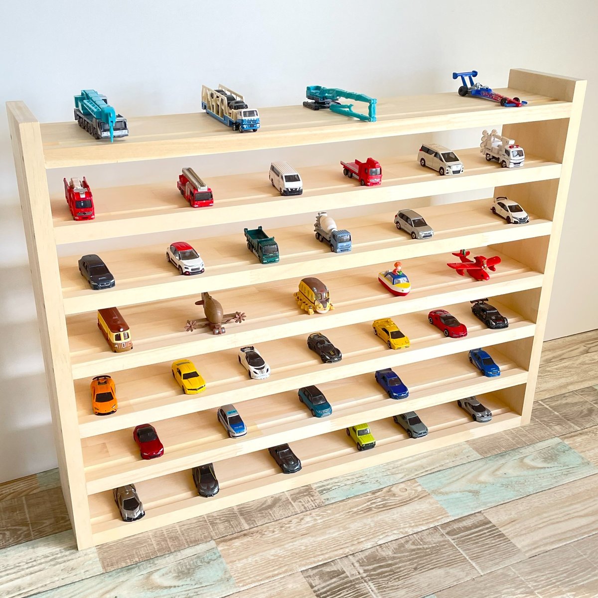 ユーやさま専用トミカプラレール収納棚7段110台ロングトミカ7台駐車 組み立て済み改良版トミカプラレール収納棚7段110台ロングトミカ