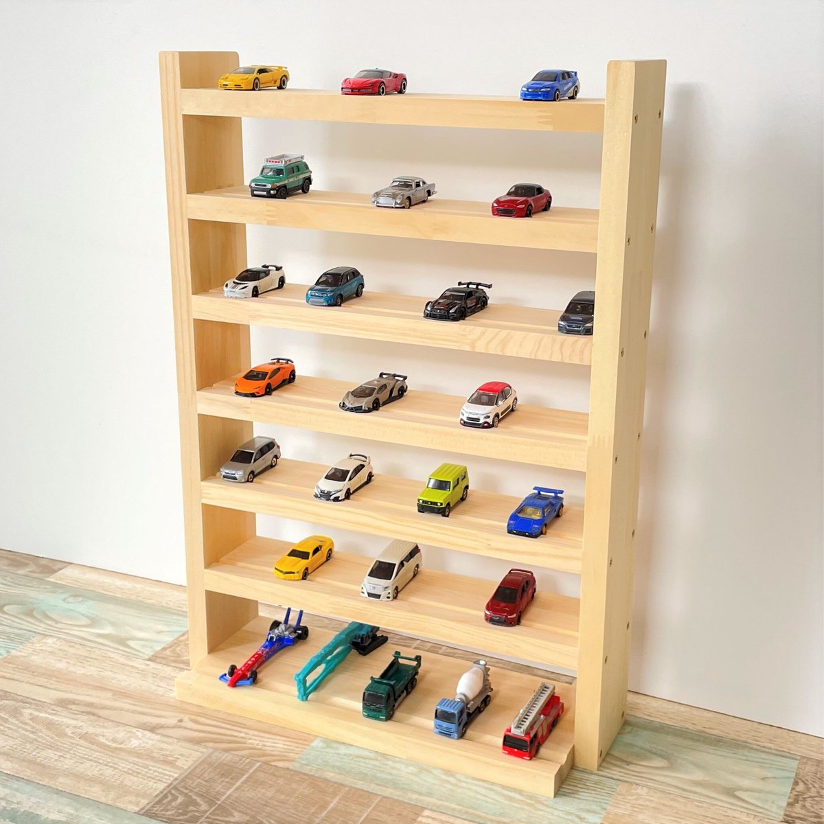 まぁ トミカ収納棚7段 最下段幅広タイプ ヒノキ材使用 トミカ収納棚7段