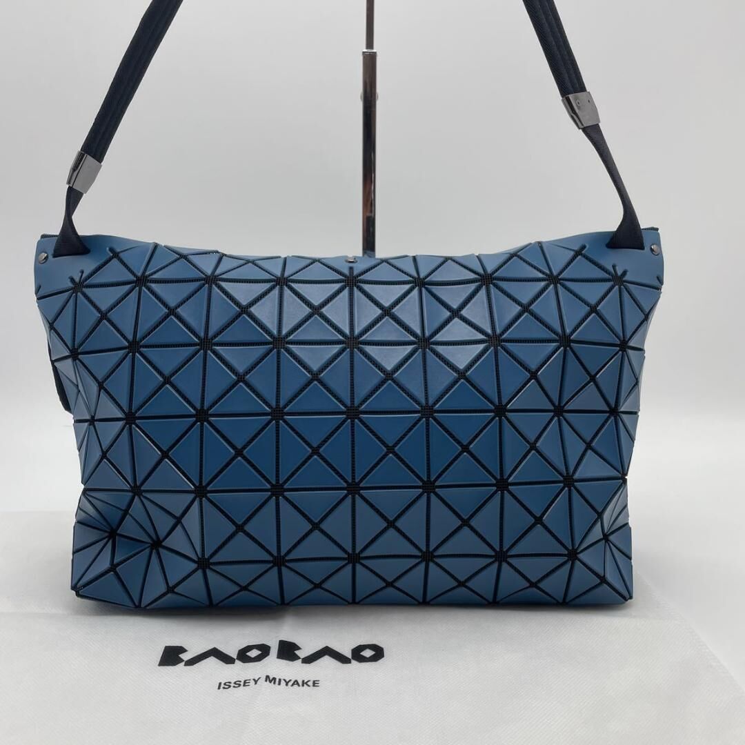 ISSEY MIYAKE イッセイミヤケ ハンドバッグ 紺色 バオバオ イッセイミヤケ ハンドバッグ ブルー 青 未使用品 タグ付き
