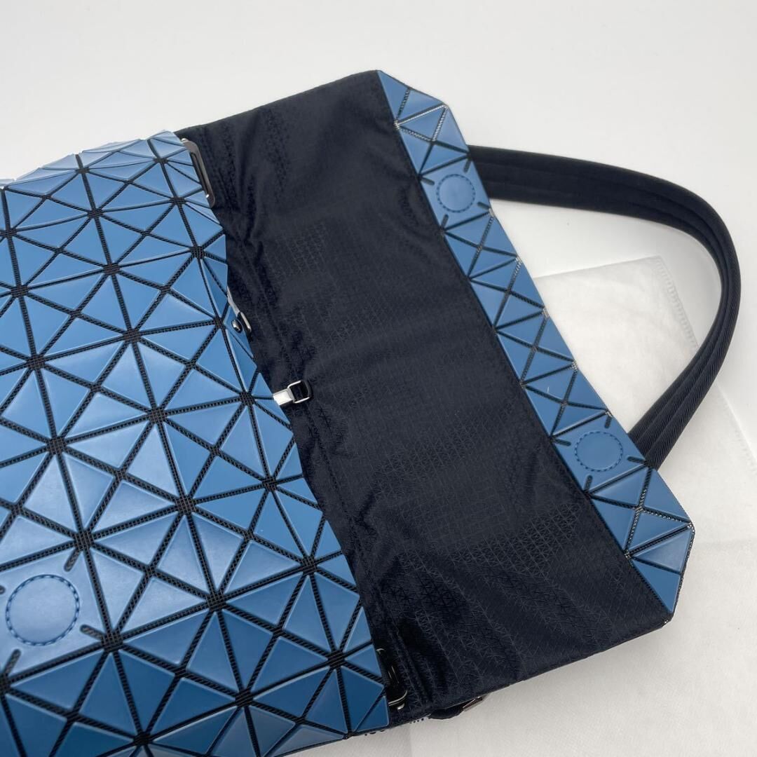 BAOBAO ISSEY MIYAKE クラッチバッグ 青　ブルー イッセイミヤケ バオバオ クラッチバッグ ネイビーブルー系