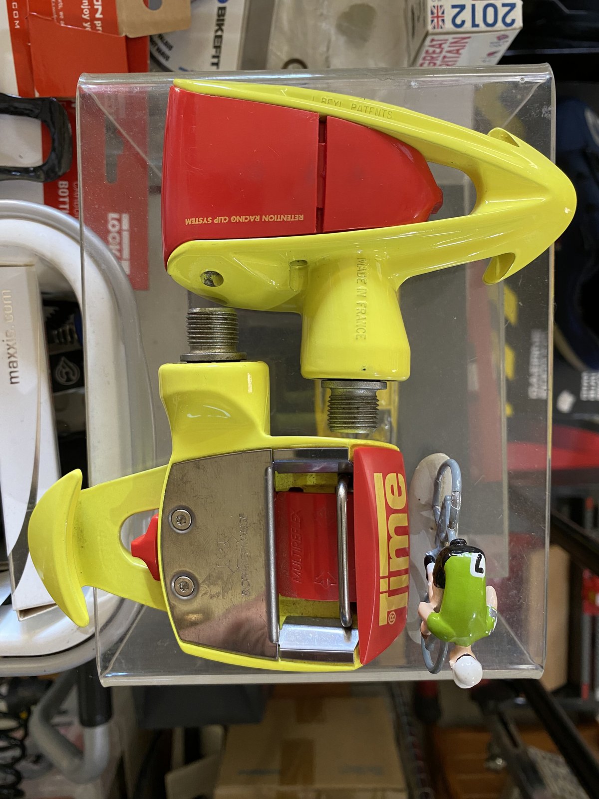 Time TBTエキッププロマグネシウム ホワイト/レッド fit=scale-down,w=1200