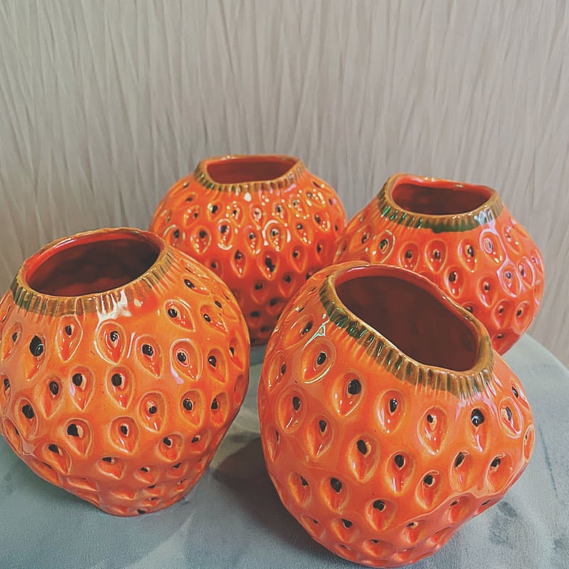 いちご型 菓子入れ 赤色 陶器製　フラワーベース v14-s01.jpg