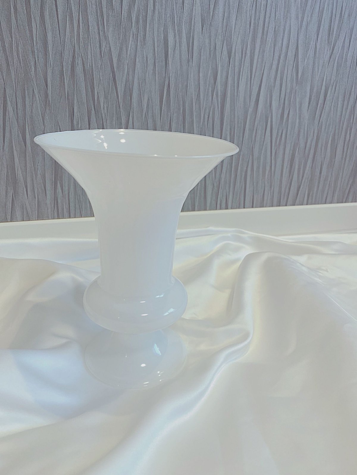  ホワイトフラワーベース ラッパ型ホワイトフラワーベース | HANADEMOKAZAROW