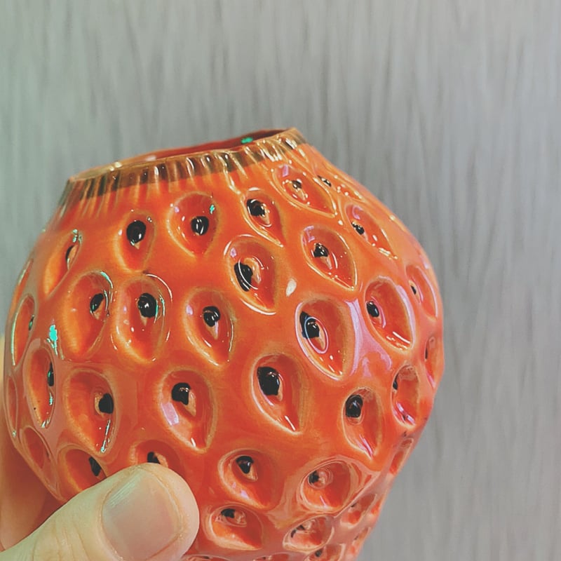 DESPOTS イチゴフラワーベース（レッド） | HANADEMOKAZAROW