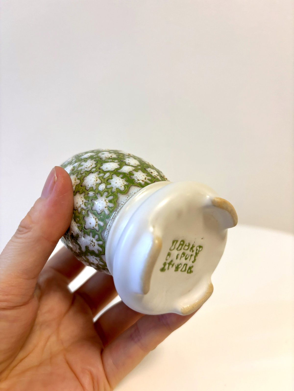 Despots】 EGG-on-shell VASE | HANADEMOKAZAROW