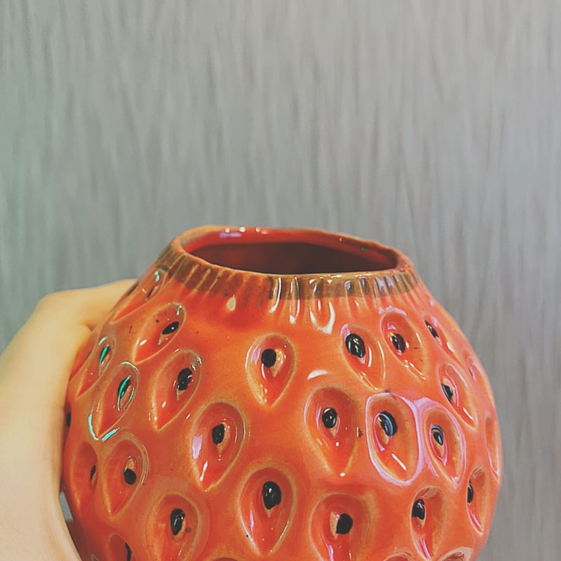 DESPOTS イチゴフラワーベース（レッド） | HANADEMOKAZAROW