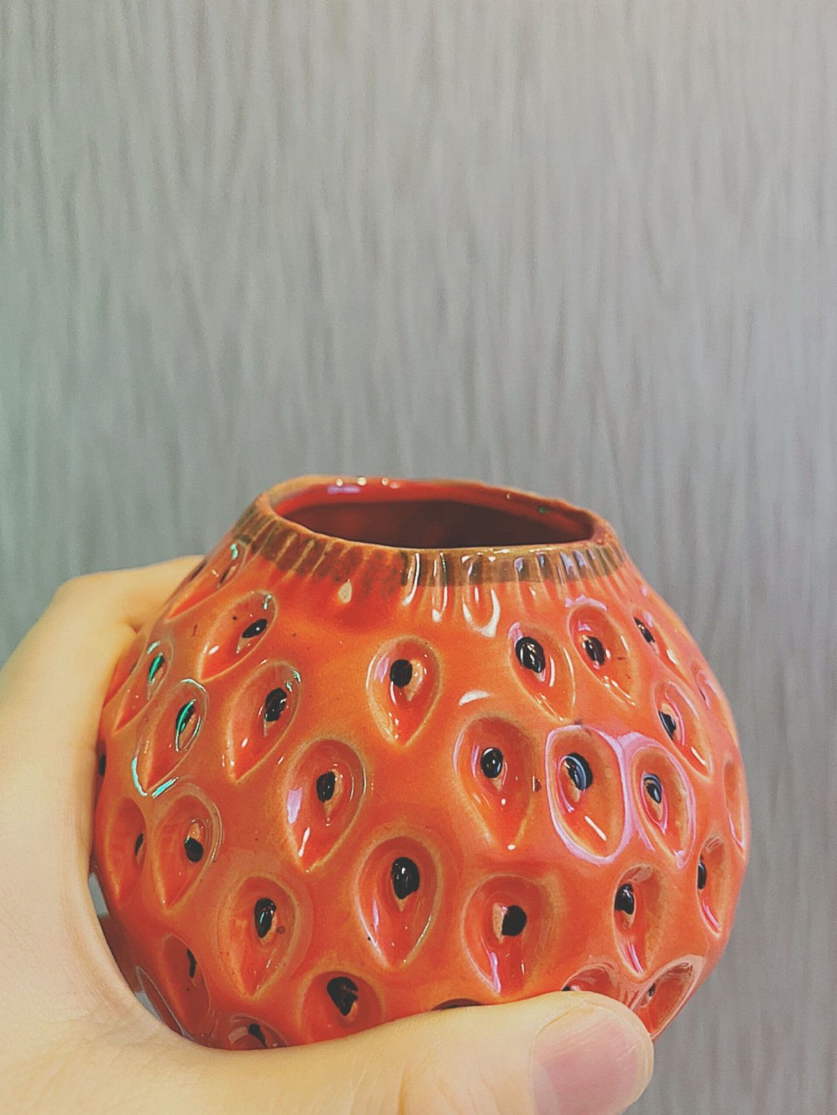 DESPOTS イチゴフラワーベース（レッド） | HANADEMOKAZAROW