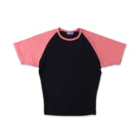 RAGLAN BABY SS TEE (COOMESS25CS01SO) SUMIKUROxPINK