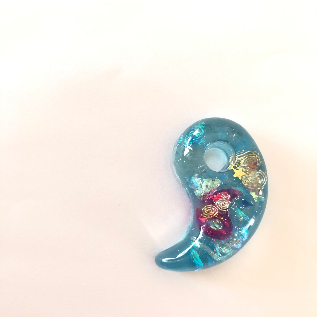 苦手な相手との関係を断ち切る縁切り勾玉オルゴナイト fc4f242829797efe800760f8984f10