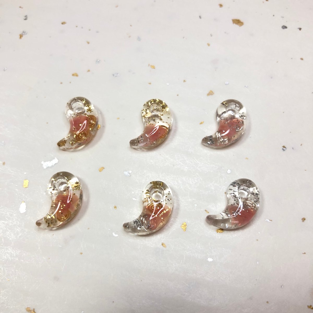 勾玉オルゴナイトのピアス・桜貝 | kokia製作所