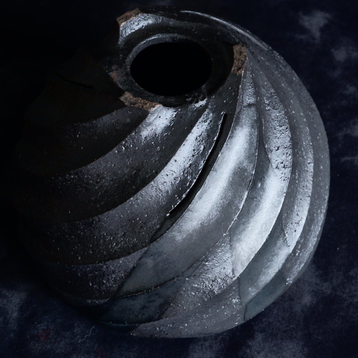 沖誠 作品【 Spiral - 漆黒 - / round / 4号 】笠間焼 植木鉢 【No