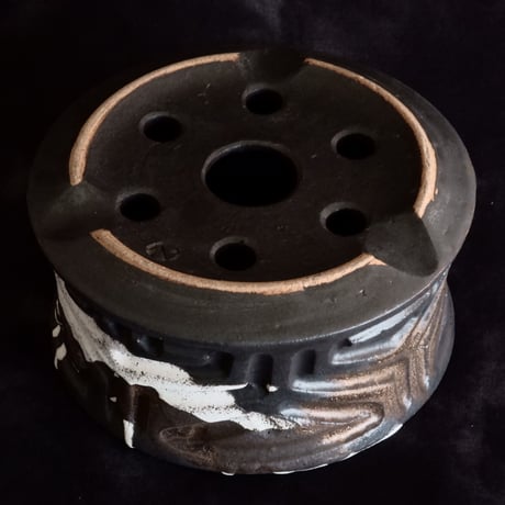 《size M》根本峻吾 作品【 S.N POT type.low「鐵 -堕天黒- 」4号 】笠間焼 植木鉢 [No.07]