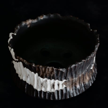 《size M》根本峻吾 作品【 S.N POT type.low「爪牙 -堕天黒- 」4号 】笠間焼 植木鉢 [No.188]