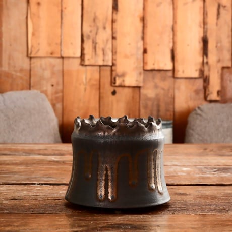 《size S》根本峻吾 作品【 S.N.POT type. cylinder 「 黒焔 - kokuen - 」3号 】笠間焼 植木鉢 [No.6]