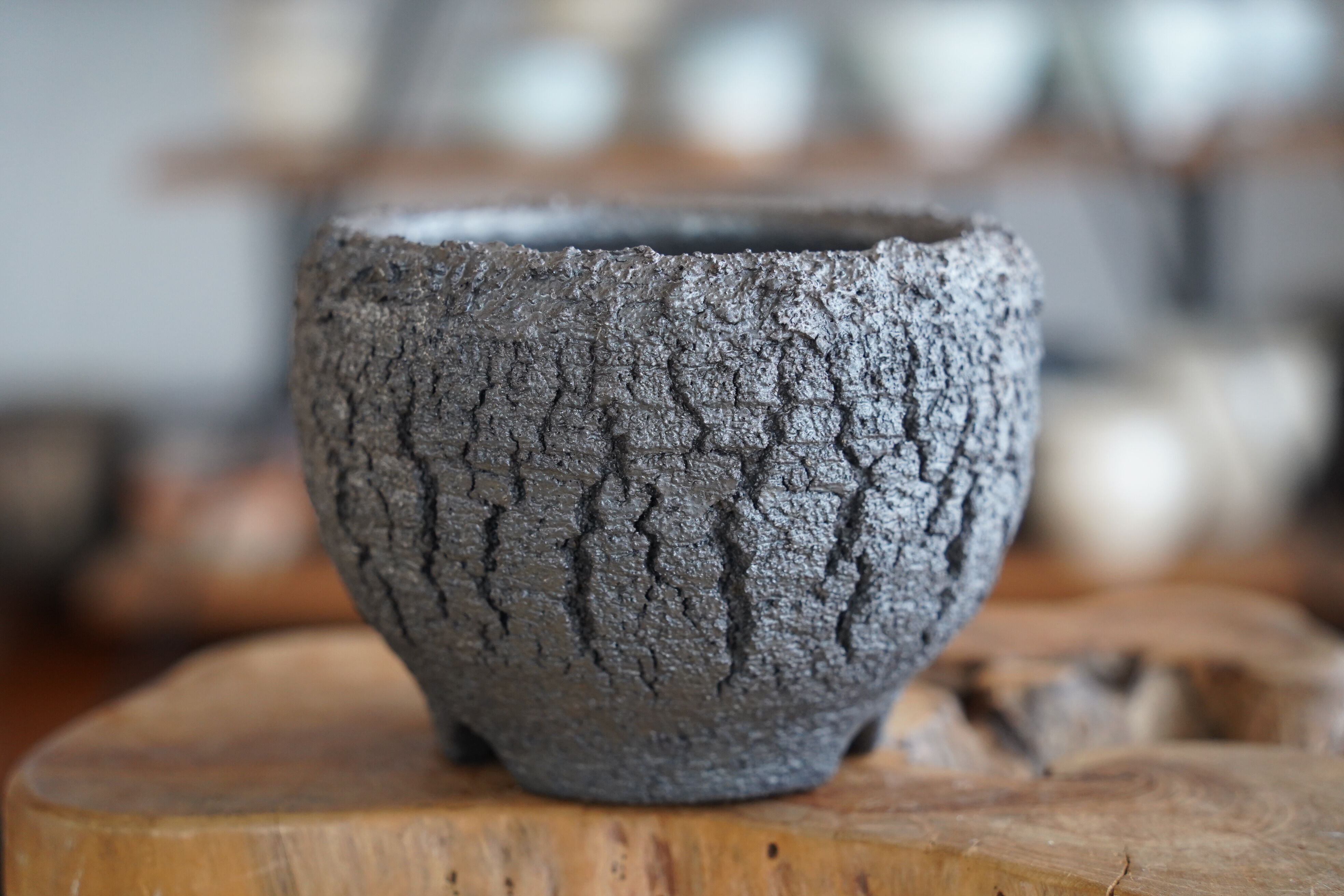 松の木彫刻の陶器製水鉢 original