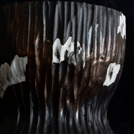 《size M》根本峻吾 作品【 S.N POT type.round「爪牙 -堕天黒- 」4号 】笠間焼 植木鉢 [No.184]