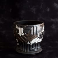《size M》根本峻吾 作品【 S.N POT type.round「鐵 -堕天黒- 」4号 】笠間焼 植木鉢 [No.04]