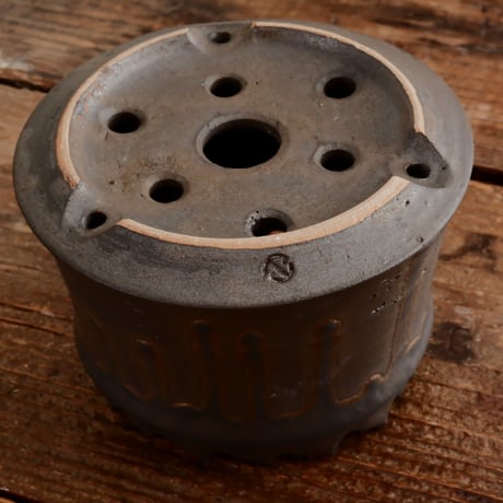 《size M》根本峻吾 作品【 S.N.POT type. cylinder「 黒焔 - kokuen - 」4号 】笠間焼 植木鉢 [No.7]