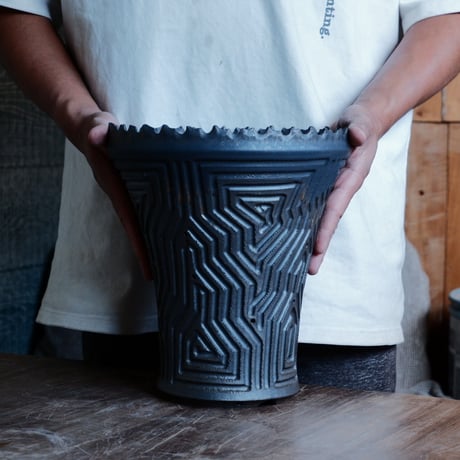 《size XXXL》根本峻吾 作品【 S.N.POT type. tall 「鐡 - 黒焔 - 」8号 】笠間焼 植木鉢［KKT-8］