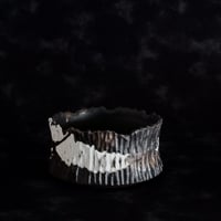 《size M》根本峻吾 作品【 S.N POT type.low「爪牙 -堕天黒- 」4号 】笠間焼 植木鉢 [No.188]