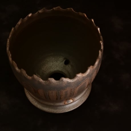 《size M》根本峻吾 作品【 S.N.POT type. round 「 黒焔 - kokuen - 」4号 】笠間焼 植木鉢 [No.5]