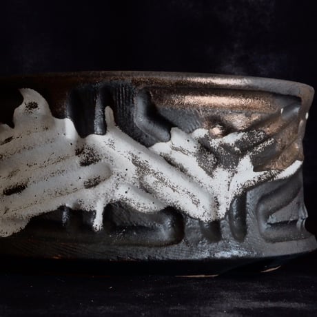 《size M》根本峻吾 作品【 S.N POT type.low「鐵 -堕天黒- 」4号 】笠間焼 植木鉢 [No.07]