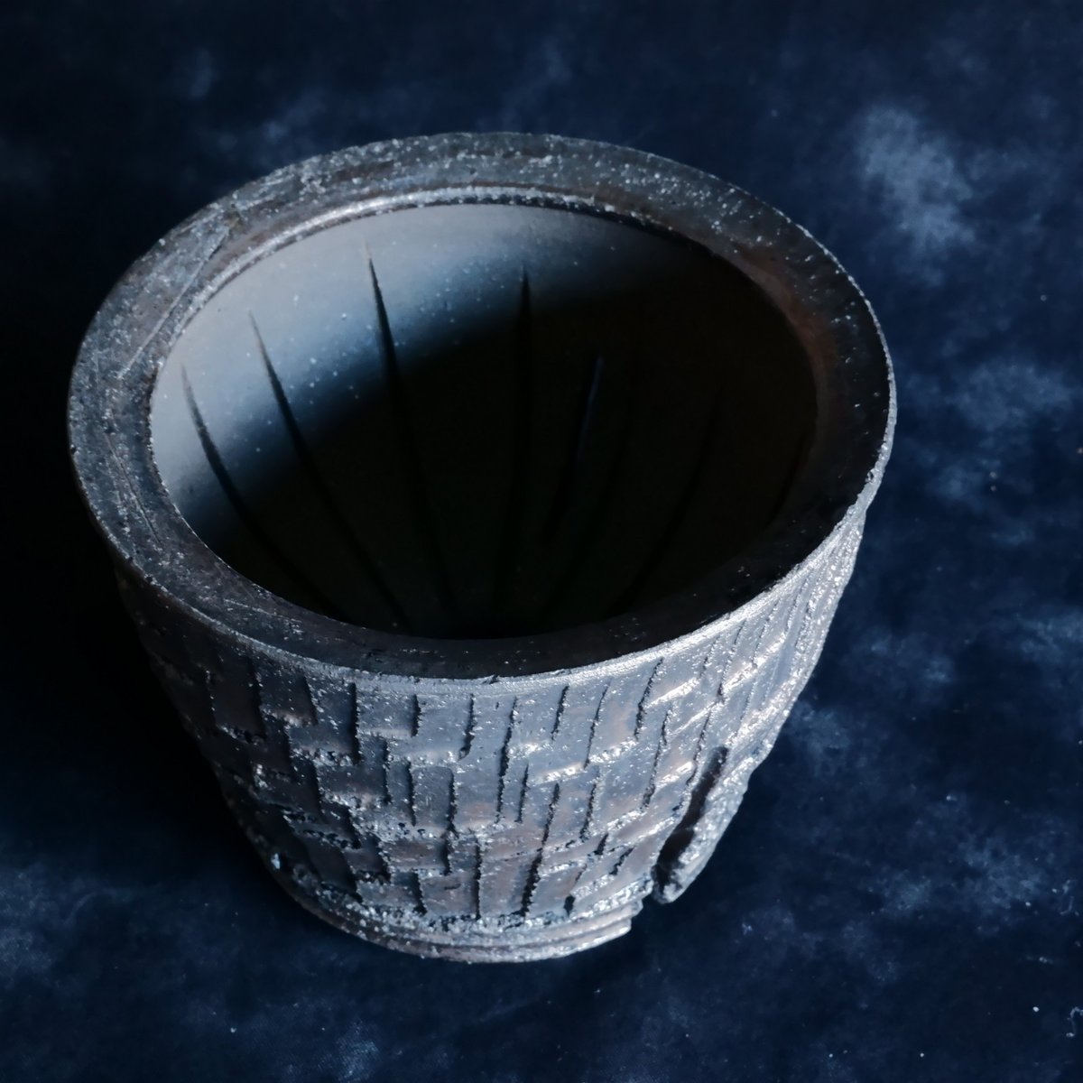 沼野秀章 作品【 black wrap 】3号 笠間焼 植木鉢 ［ No.14］ | 陶賊 -