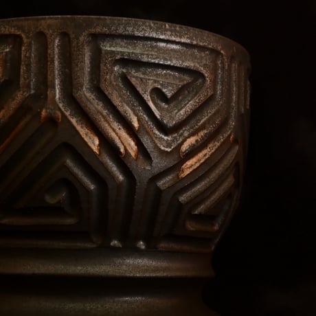 《size L》根本峻吾 作品【 S.N.POT type. round 「 鐡 - kurogane - 」5号 】笠間焼 植木鉢 [No.3]