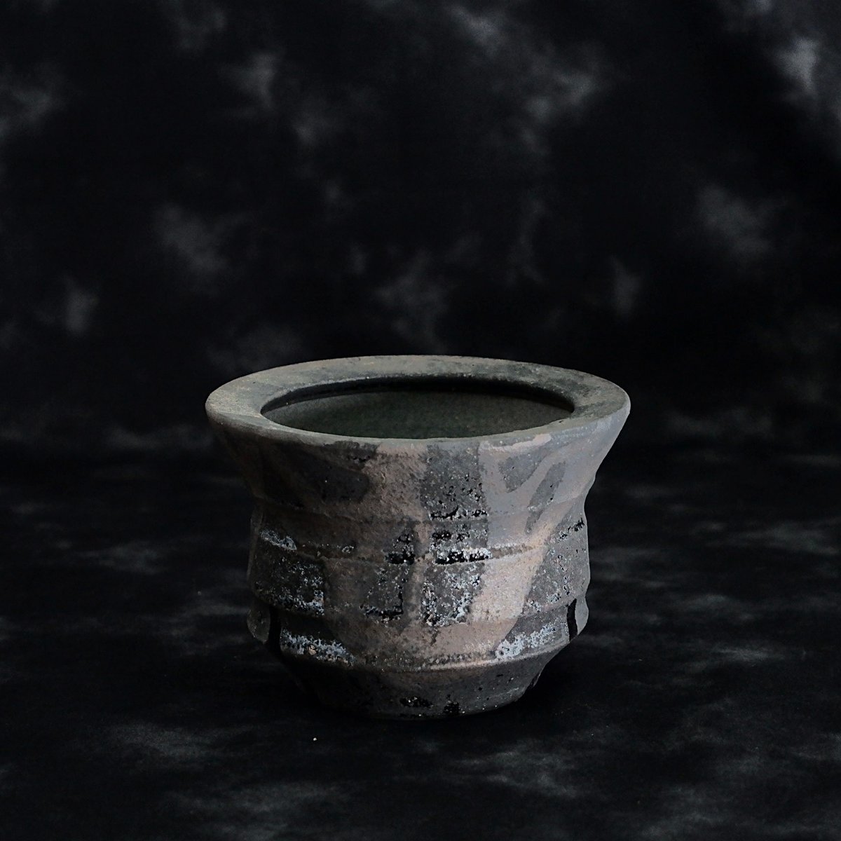 沼野秀章 作品 【 black wrap 】 2.5号 笠間焼 植木鉢 ［ No.90］ |