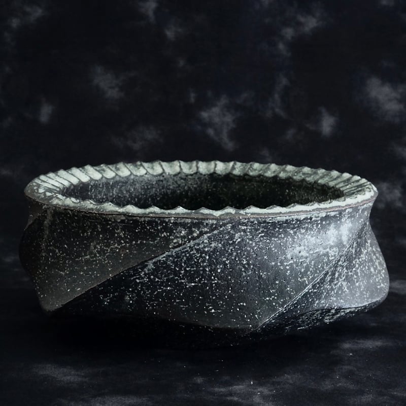 沖誠 作品【 Spiral - 炭化 - / shallow / 5号 φ15 】笠間焼 植