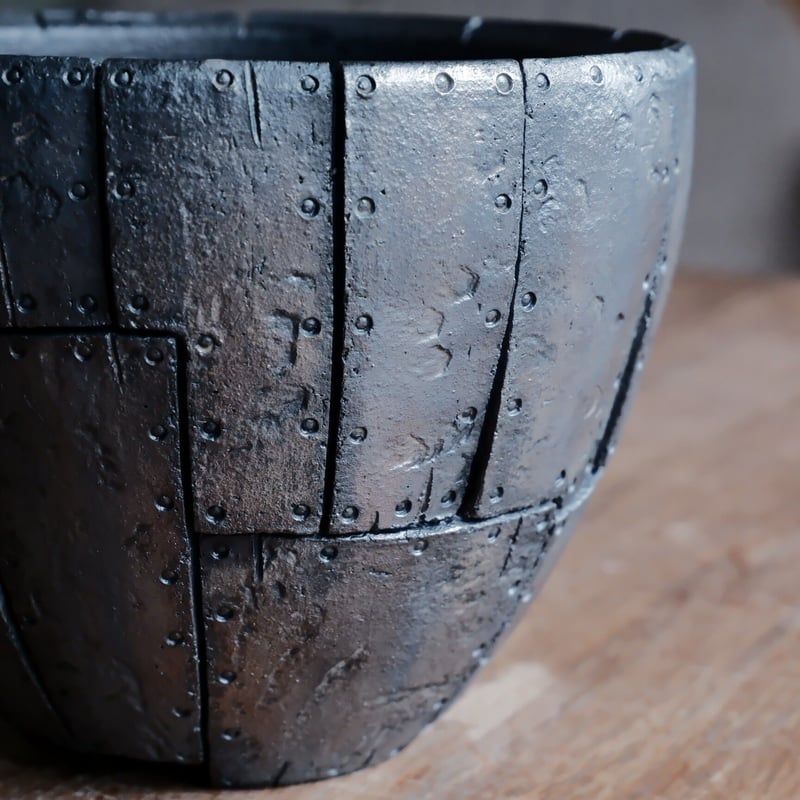 沖誠 作品【 Rivet - 燻銀彩 - / ラウンド型 / 5号 L 】笠間焼 植木鉢 |