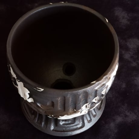 《size M》根本峻吾 作品【 S.N POT type.round「鐵 -堕天黒- 」4号 】笠間焼 植木鉢 [No.04]