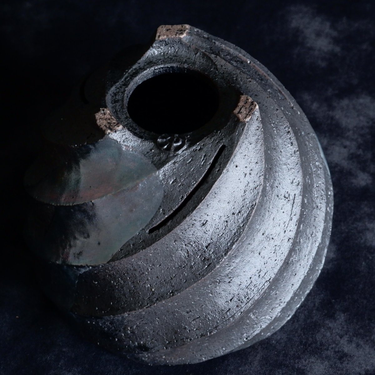 沖誠 作品【 Spiral - 燻銀彩 - / round / 3号 】笠間焼 植木鉢 【No