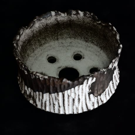 《size M》根本峻吾 作品【 S.N POT type.low「爪牙 -堕天白- 」4号 】笠間焼 植木鉢 [No.191]