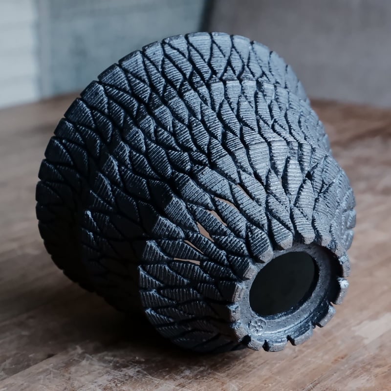沖誠 作品【 Bark / ラウンド型 / 4号 M 】笠間焼 植木鉢 | 陶賊 -TOUZ
