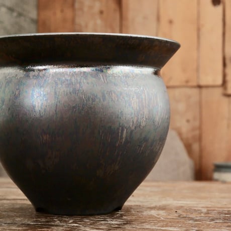 坂本新 作品 【 LUSTER OVERGLAZE - 黒虹彩 - black opal - / M 】笠間焼 植木鉢 [No.32]