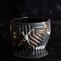 《size L》根本峻吾 作品【 S.N POT type.round「鐵 -堕天黒- 」5号 】笠間焼 植木鉢 [No.05]