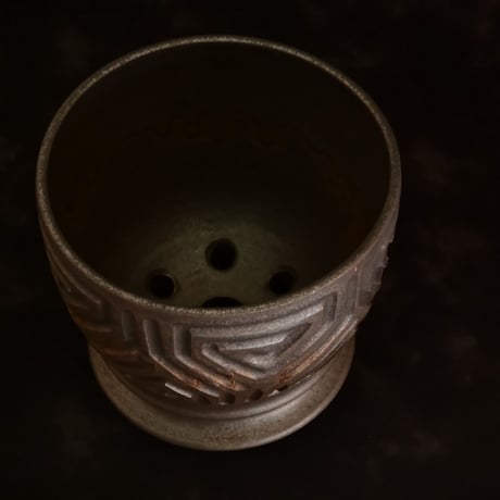 《size L》根本峻吾 作品【 S.N.POT type. round 「 鐡 - kurogane - 」5号 】笠間焼 植木鉢 [No.3]