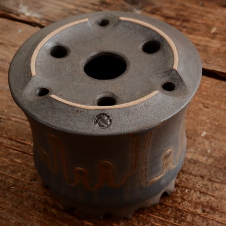 《size S》根本峻吾 作品【 S.N.POT type. cylinder 「 黒焔 - kokuen - 」3号 】笠間焼 植木鉢 [No.6]